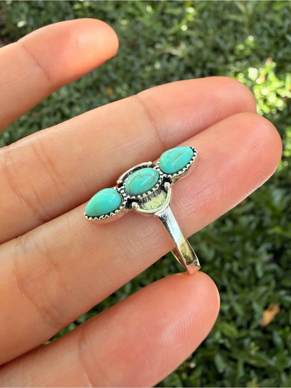 Silver Ring with Turquoise Stones SIZE: 7